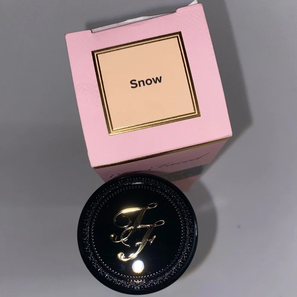 Too Faced - Born This Way - Natural Finish Longwear Liquid Foundation (SNOW) - Picture 3 of 16